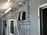 Stromversorgung und Rechner der Nedap Sortieranlage im Gangbereich