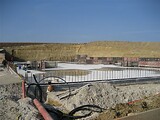 Ansicht der Baustelle, bereit zum Errichten der Außenwände.
